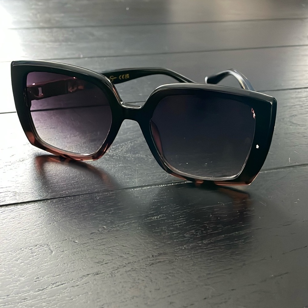 Jessica Simpson sunglasses